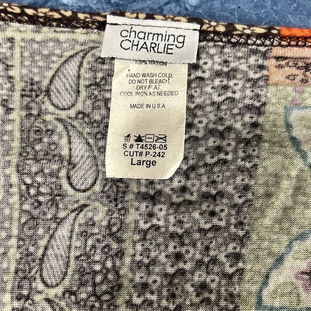 Charming Charlie V Neck Quilted Pattern Knit Top - Picture 7 of 7